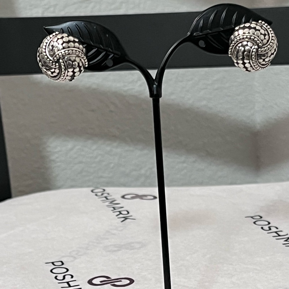 😎🎄JOHN HARDY AUTHENTIC STERLING SILVER DOT DESIGN BUTTON EARRINGS - Picture 4 of 12